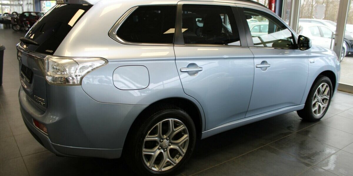 Mitsubishi Outlander 2.0 4WD Plug-In Hybrid Top 112.810 km 12.980 &euro; Euskirchen 53881