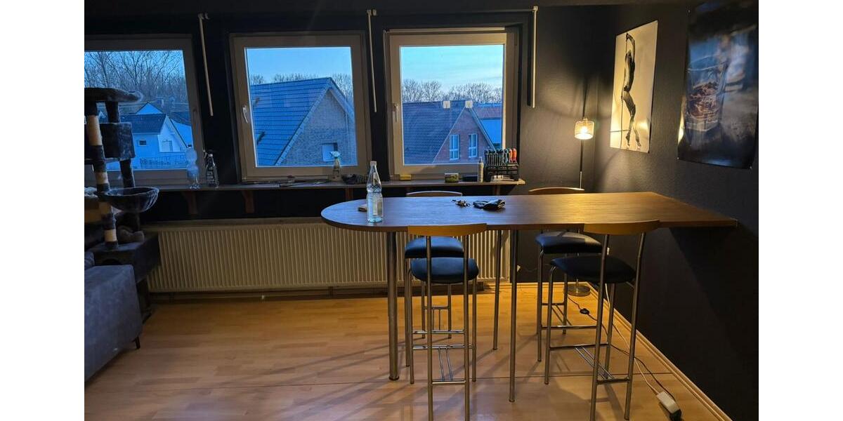 Dachgeschoßwohnung Niederkassel - 3 Zimmer, 75 m&sup2;, 680&euro; | Angebot:25867918