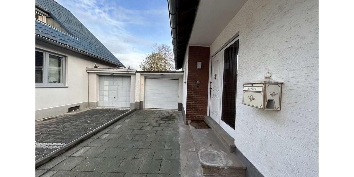 Erdgeschoßwohnung Niederkassel - 2 Zimmer, 100 m&sup2;, 1.600&euro; | Angebot:26120924