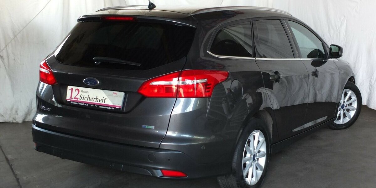 Ford Focus TITANIUM WM26: NAVI KLIMAAUTOM EINPARKHILFE 134.288 km 6.998 &euro; Köln 50858