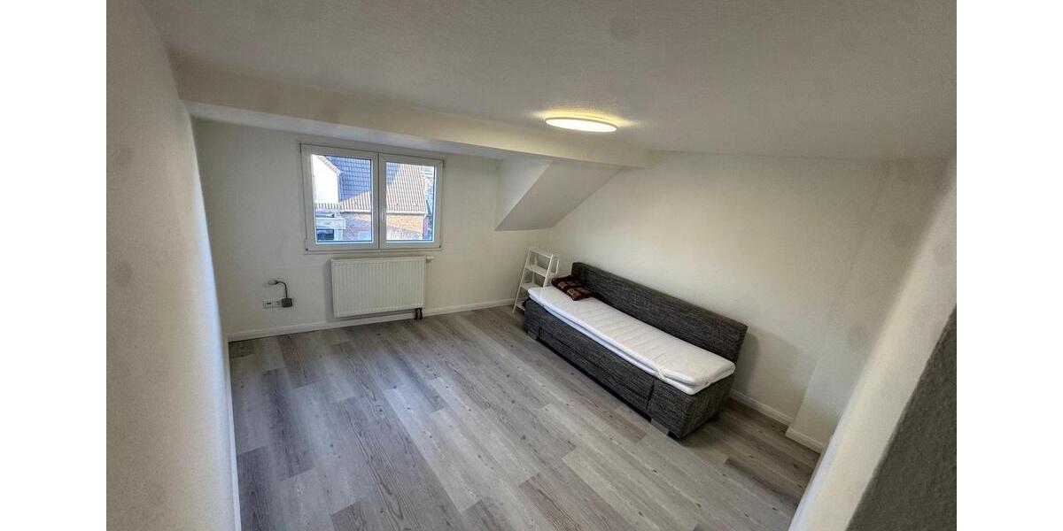 Dachgeschoßwohnung Köln Lindenthal - 1 Zimmer, 27 m&sup2;, 800&euro; | Angebot:25272061