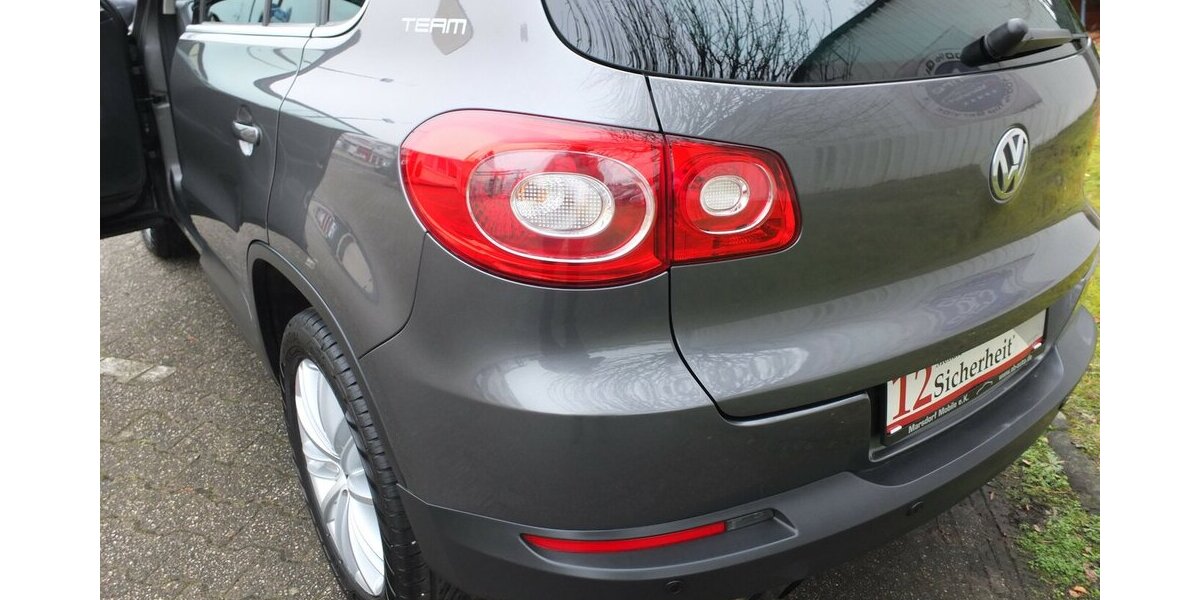 VW Tiguan TEAM orig.ATM ca 52 tkm XENON AHK PARKPILOT 112.432 km 9.698 &euro; Köln 50858