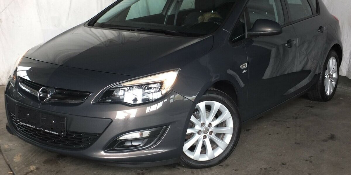 Opel Astra WM26: ACTIVE KLIMAANLAGE 17ZOLL LMF TEMPOMAT 92.855 km 6.904 &euro; Köln 50858
