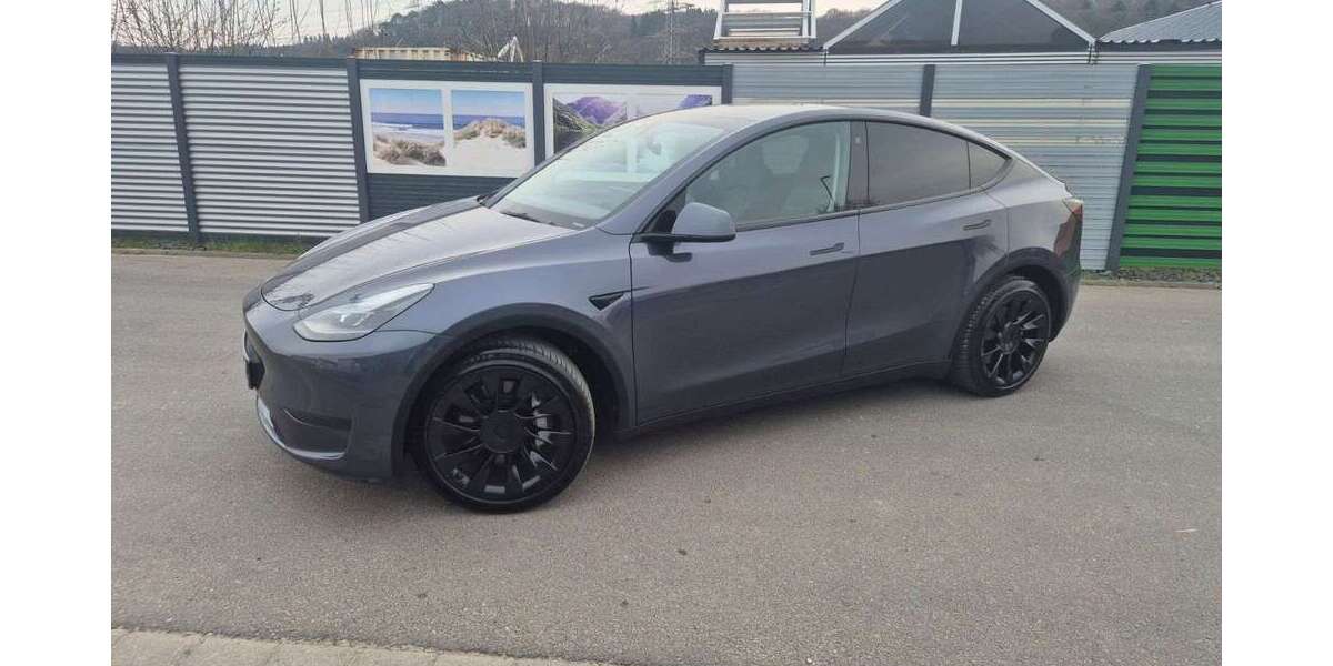 Tesla Model Y 17.420 km 28.999 &euro; Bornheim 53332