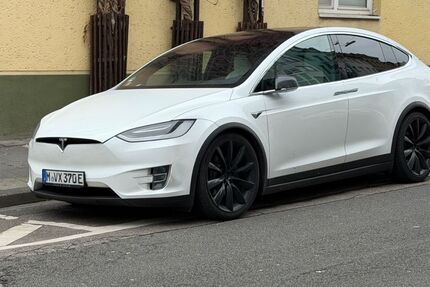Tesla Model X 139.800 km 42.697 &euro; Köln 50672