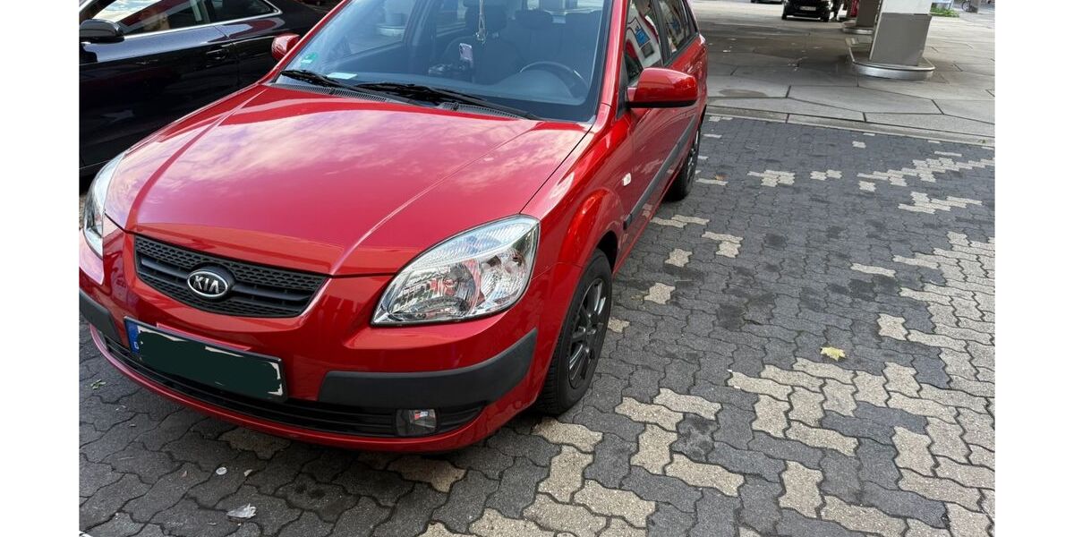 Kia Rio 105.000 km 2.100 &euro; Köln 50823