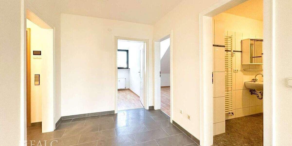 Etagenwohnung Köln Lövenich - 4 Zimmer, 82 m&sup2;, 353.000&euro; | Angebot:25696524