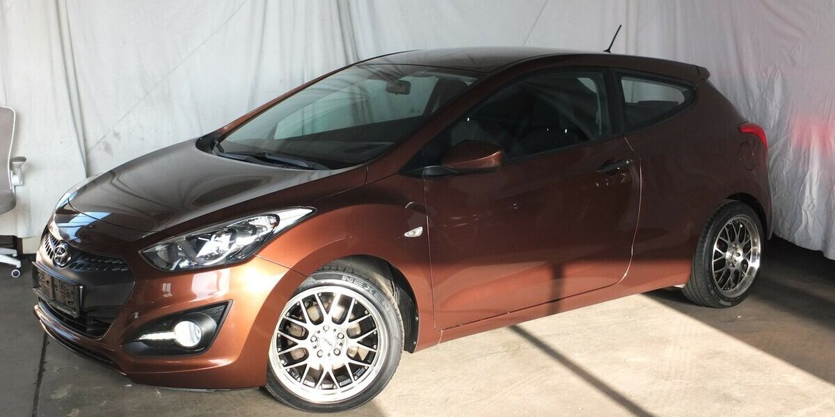 Hyundai i30 KLIMAAUTOMATIK SPORT LMF/BREITREIFEN 117.877 km 6.998 &euro; Köln 50858