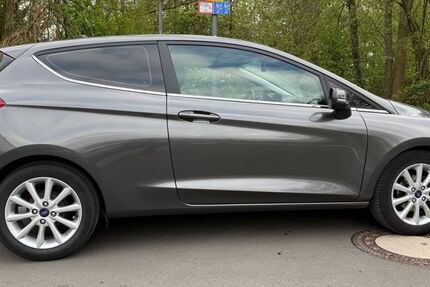 Ford Fiesta 63.000 km 12.500 &euro; Leverkusen 51373