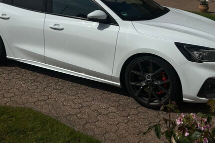 Ford Focus 93.700 km 19.800 &euro; Nideggen 52385