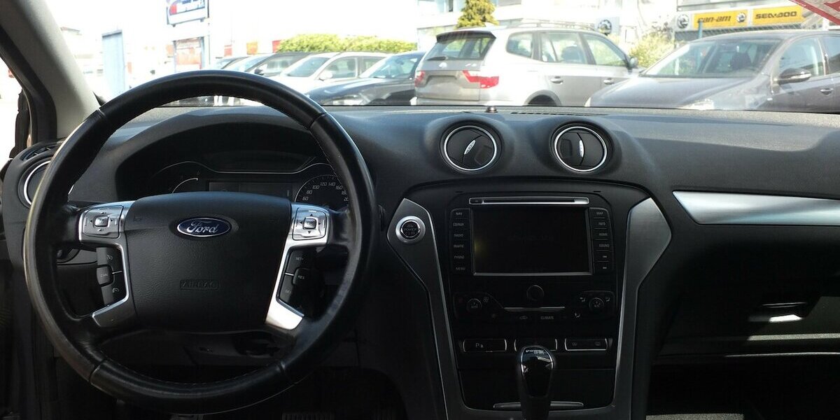 Ford Mondeo 2.0TDCi AUTOMATIC-PROBLEME NAVI XENON PDC B 143.215 km 5.500 &euro; Köln 50858