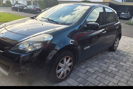 Renault Clio 117.000 km 2.299 &euro; LEVERKUSEN 51373