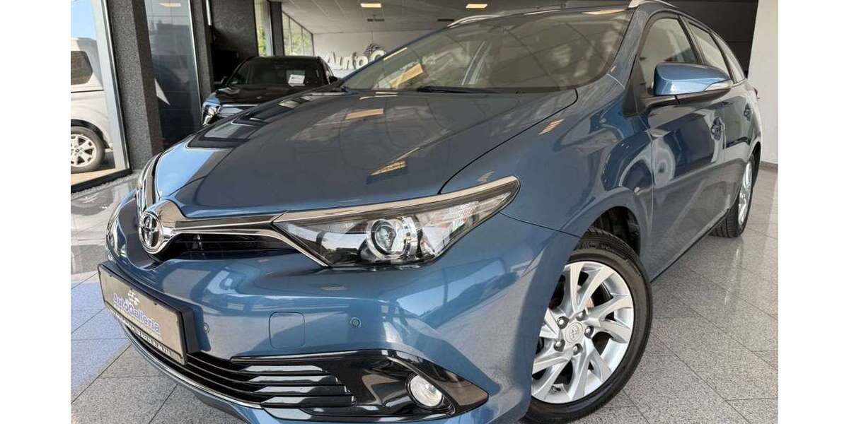 Toyota Auris 129.230 km 10.999 &euro; Golzheim 52399