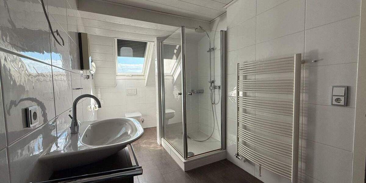 Mehrfamilienhaus, Wohnhaus Niederkassel Rheidt - 4 Zimmer, 95 m&sup2;, 389.000&euro; | Angebot:25745010