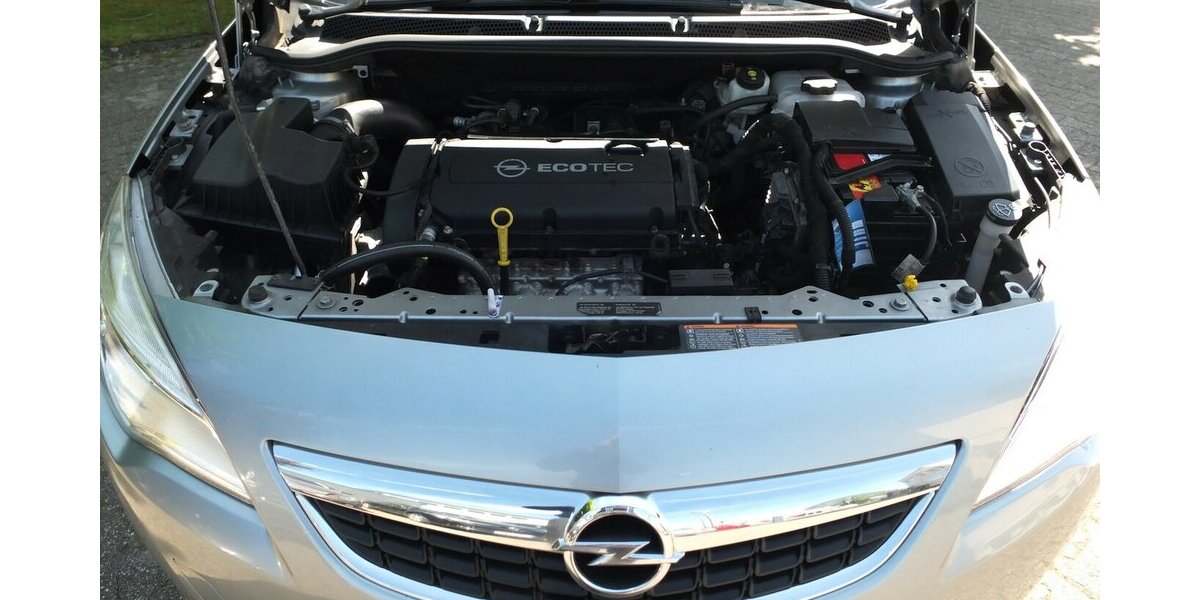 Opel Astra WM26:SPORTS TOURER EDITION PARKPILOT KLIMAAN 133.025 km 5.908 &euro; Köln 50858