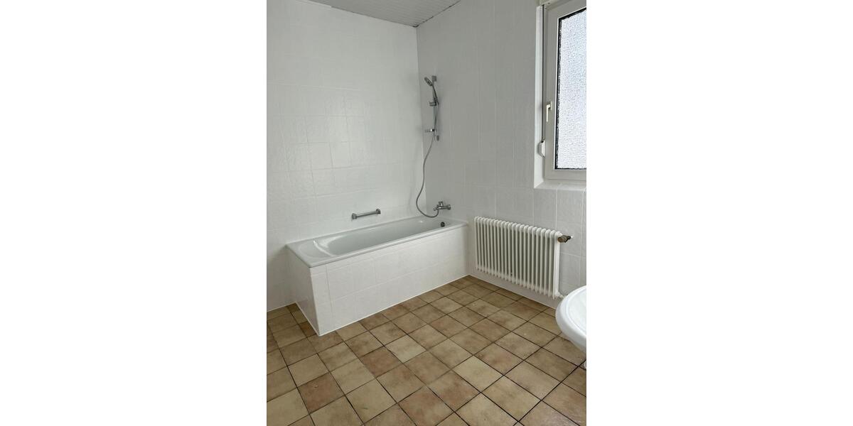 Reihenhaus Grevenbroich - 7 Zimmer, 170 m&sup2;, 1.700&euro; | Angebot:25647269