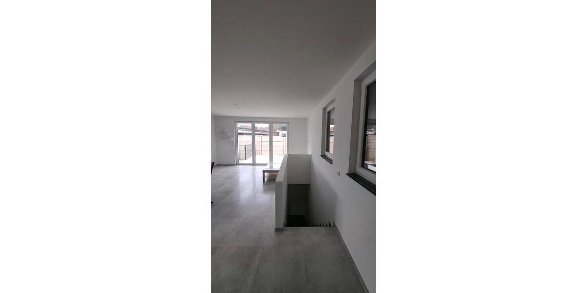 Etagenwohnung Grevenbroich Neuenhausen - 3.5 Zimmer, 87 m&sup2;, 1.750&euro; | Angebot:25418927