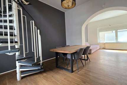 Haus Neuss Furth-Mitte - 8 Zimmer, 211 m&sup2;, 475.000&euro; | Angebot:26800100