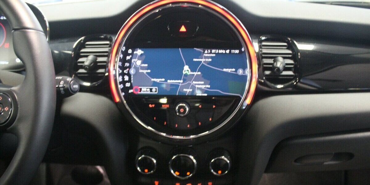 Mini Cooper SE Essential Trim 6.970 km 16.980 &euro; Euskirchen 53881