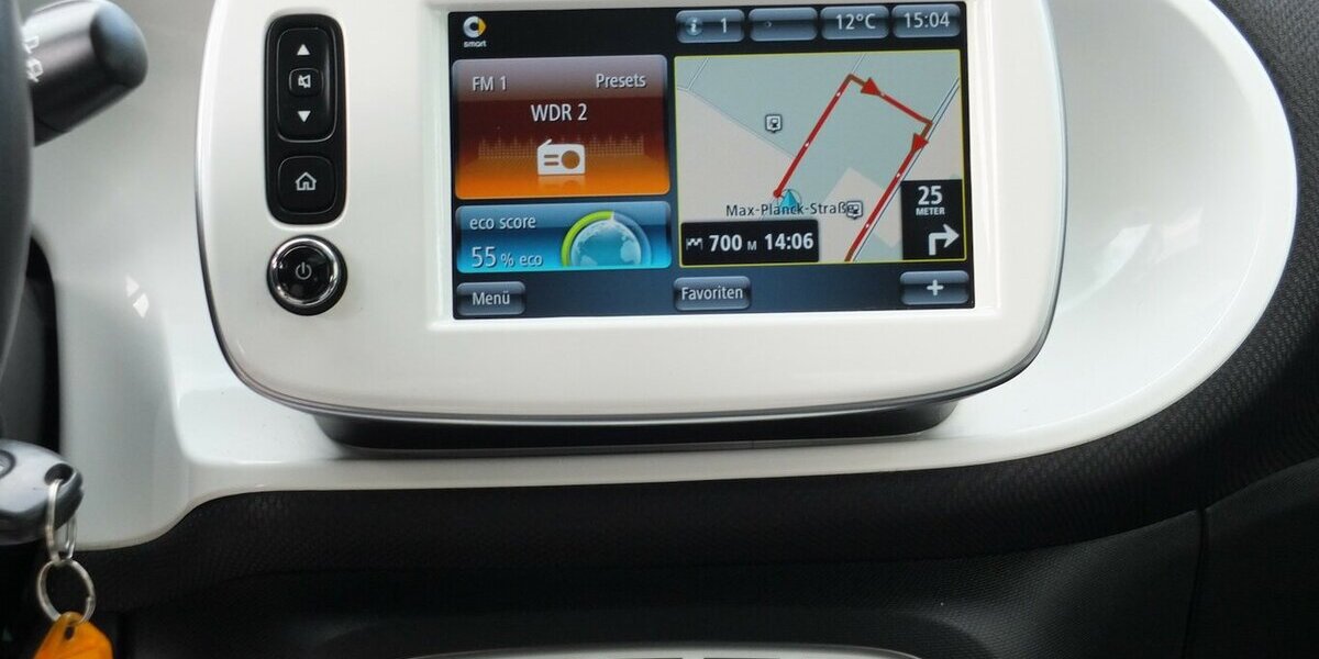 Smart ForTwo PASSION NAVI PANORAMA KLIMAAUTOMATIK SHZ 96.799 km 8.904 &euro; Köln 50858