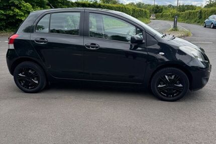 Toyota Yaris 165.000 km 2.700 &euro; Köln 50678
