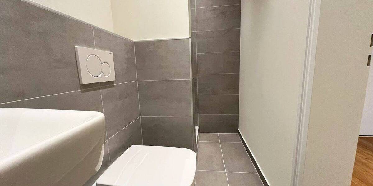 Etagenwohnung Köln Bayenthal - 4 Zimmer, 140 m&sup2;, 2.100&euro; | Angebot:26833510