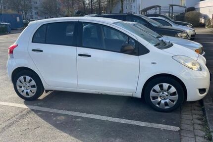 Toyota Yaris 157.000 km 2.800 &euro; Leverkusen 51371