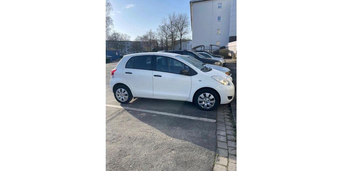 Toyota Yaris 157.000 km 2.800 &euro; Leverkusen 51371