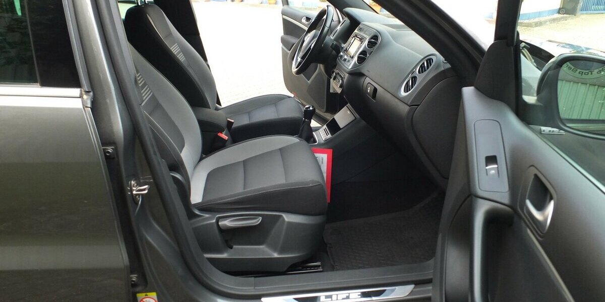 VW Tiguan WM26:LIFE NAVI AHK PARKPILOT SHZ BLUETOOTH 124.710 km 11.904 &euro; Köln 50858