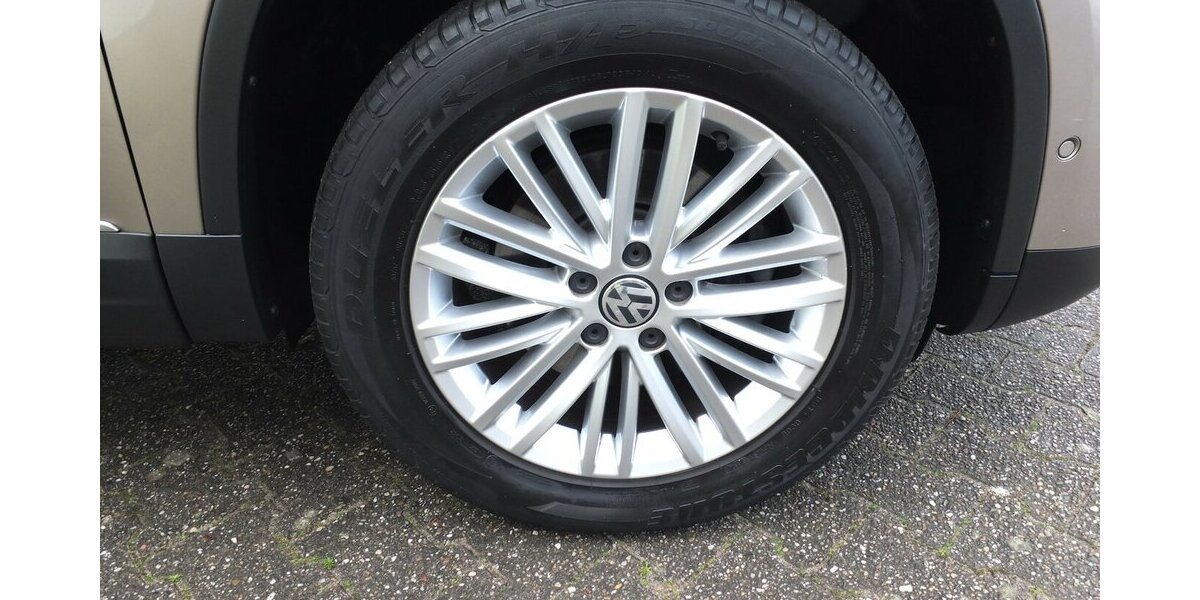 VW Tiguan WM26:CUP SPORT NAVI PARKPILOT TEMPOMAT 87.859 km 10.908 &euro; Köln 50858