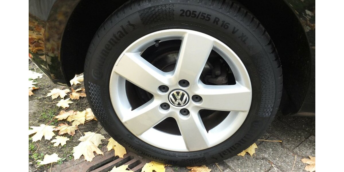 VW Golf 1.6TDi TEAM KLIMAAUTOMATIK 5-türig 159.855 km 6.498 &euro; Köln 50858