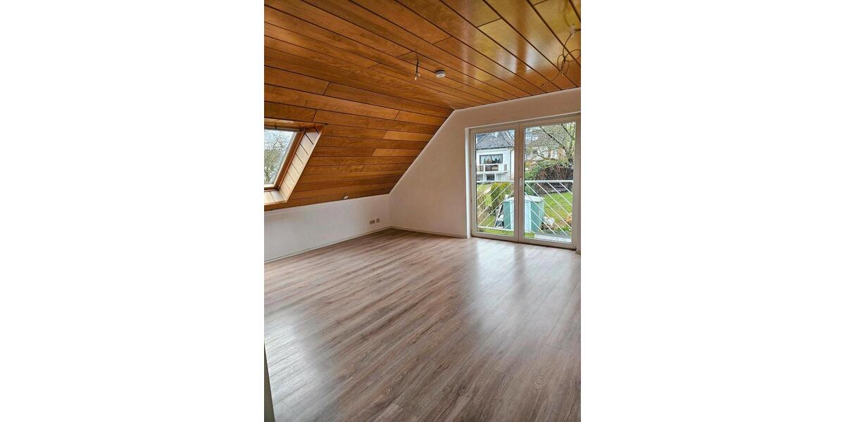 Dachgeschoßwohnung Erftstadt - 4 Zimmer, 83 m&sup2;, 800&euro; | Angebot:25959353