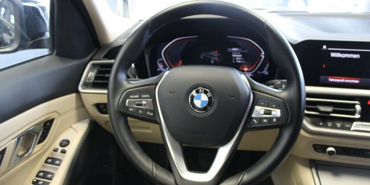 BMW 330i xDrive Touring Aut. Advantage 68.255 km 26.980 &euro; Euskirchen 53881