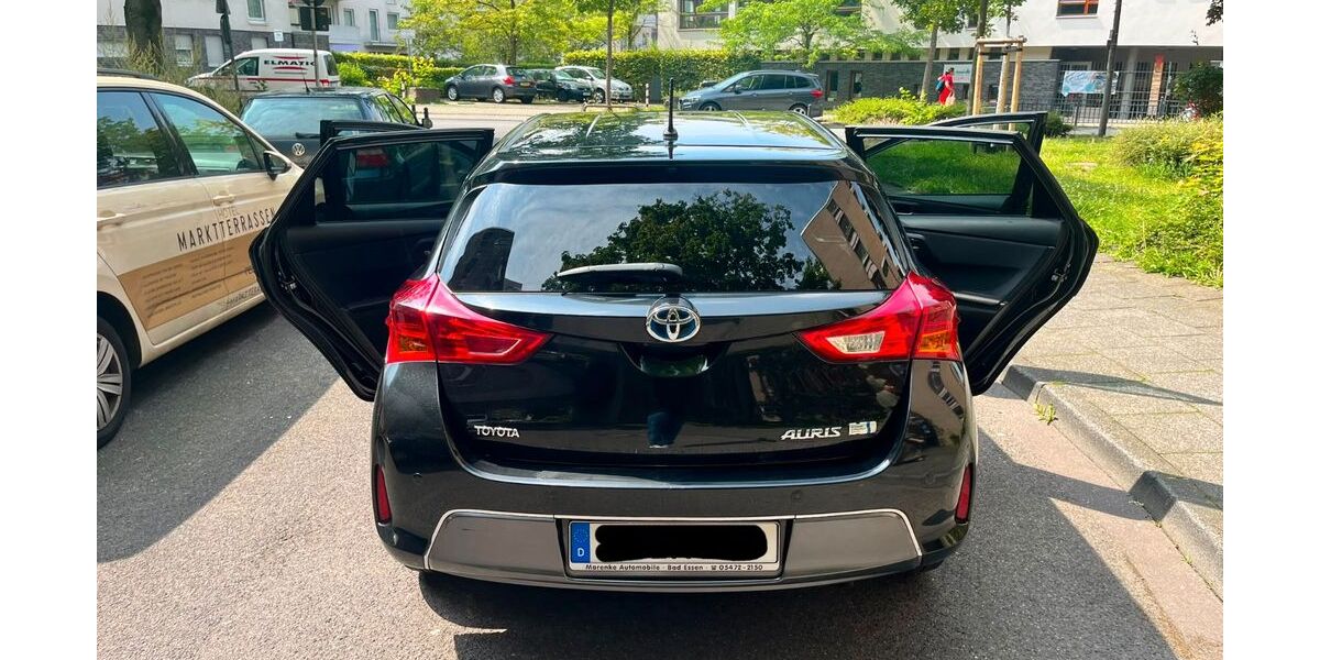 Toyota Auris 127.800 km 10.900 &euro; Köln 50769