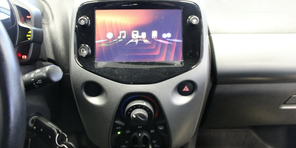 Toyota Aygo 1.0 x-play 79.413 km 9.980 &euro; Euskirchen 53881