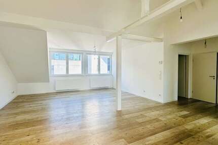 Wohnung Düsseldorf - 2 Zimmer, 85 m&sup2;, 1.800&euro; | Angebot:26033493