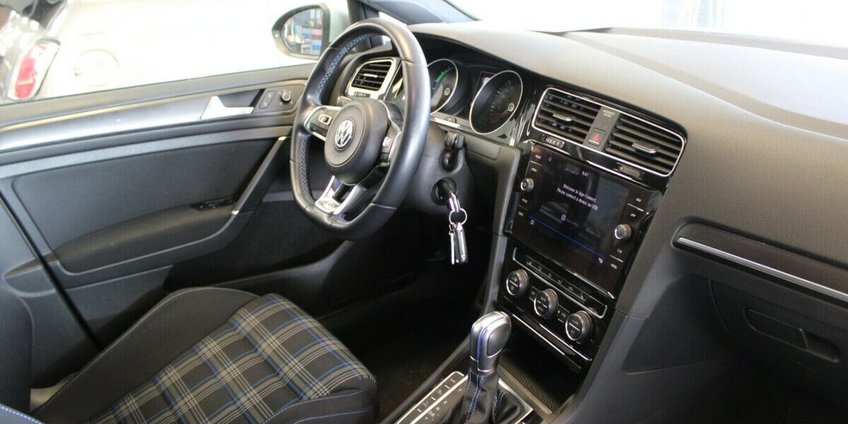 VW Golf 1.4 GTE Plug-In-Hybrid DSG 99.120 km 15.980 &euro; Euskirchen 53881