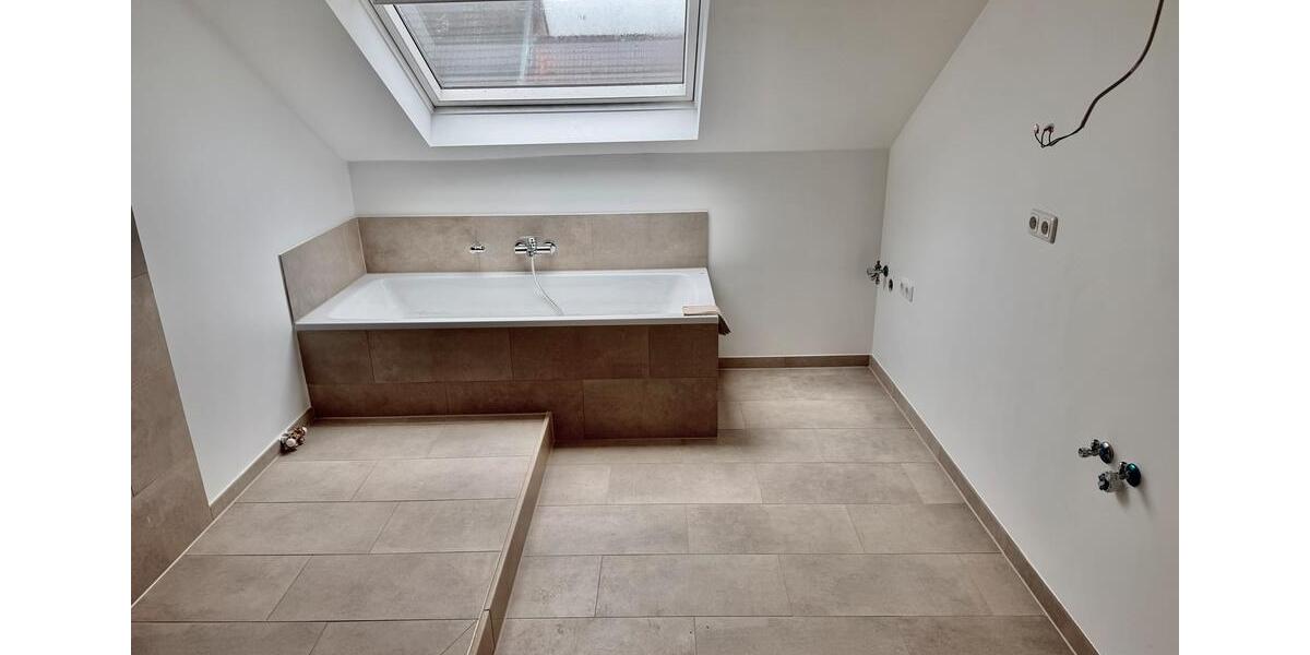 Dachgeschoßwohnung Köln Rodenkirchen - 4 Zimmer, 137 m&sup2;, 1.521&euro; | Angebot:25414878