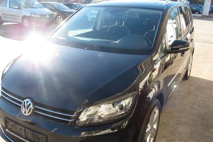 VW Touran 152.000 km 8.400 &euro; Leverkusen 51371
