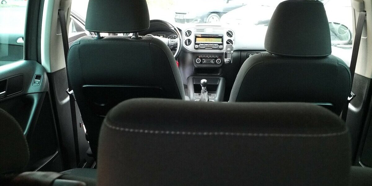 VW Tiguan TEAM orig.ATM ca 52 tkm XENON AHK PARKPILOT 112.432 km 9.698 &euro; Köln 50858