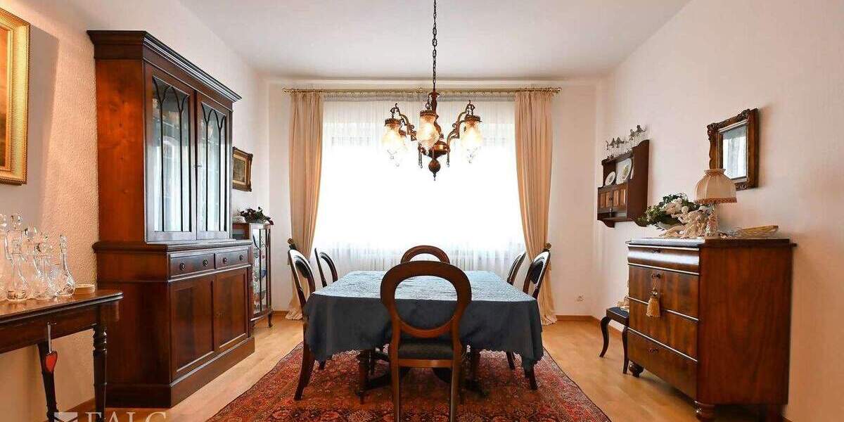 Mehrfamilienhaus, Wohnhaus Köln Weiden - 9 Zimmer, 251 m&sup2;, 1.150.000&euro; | Angebot:25696521