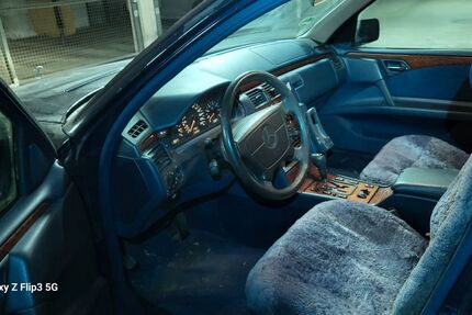 Mercedes-Benz E 200 135.000 km 3.500 &euro; Köln 51103