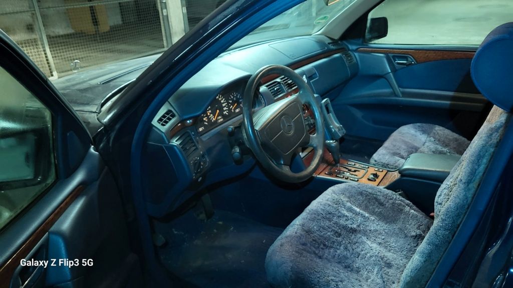 Mercedes-Benz E 200 135.000 km 3.500 &euro; Köln 51103