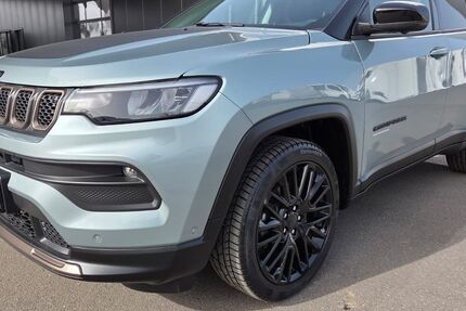 Jeep Compass 117.500 km 22.480 &euro; Düren 52351