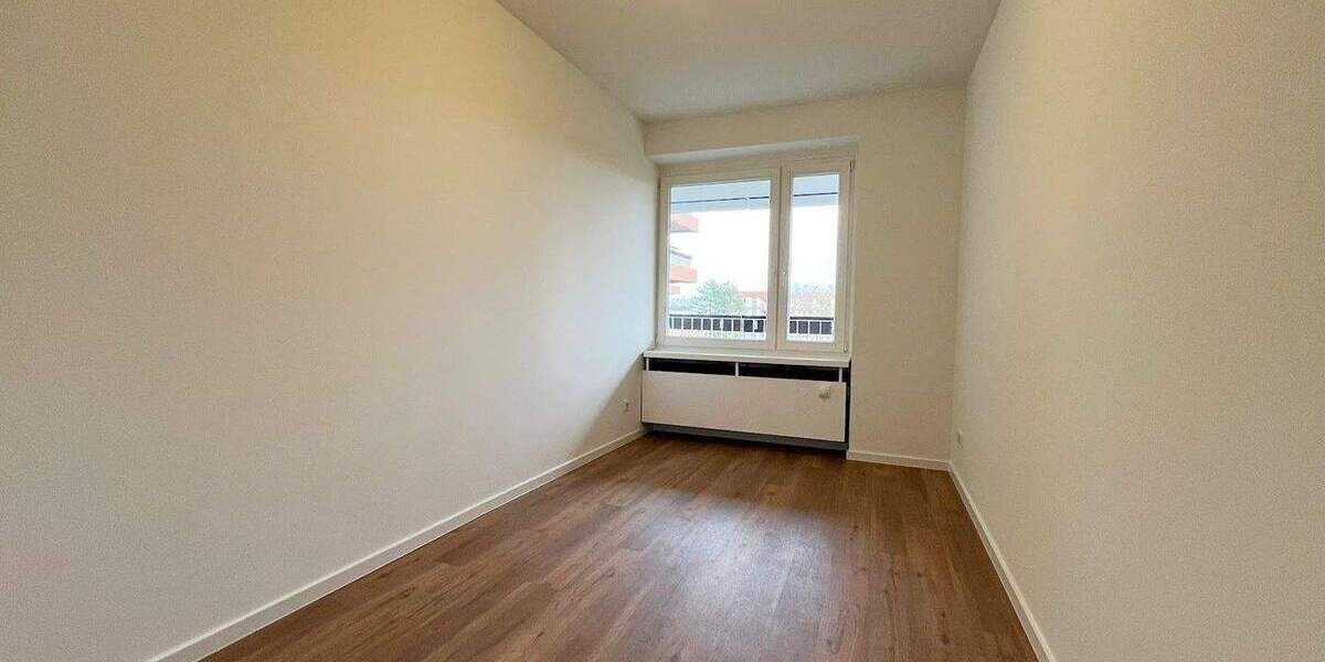 Etagenwohnung Köln Bayenthal - 4 Zimmer, 126 m&sup2;, 1.890&euro; | Angebot:25769471