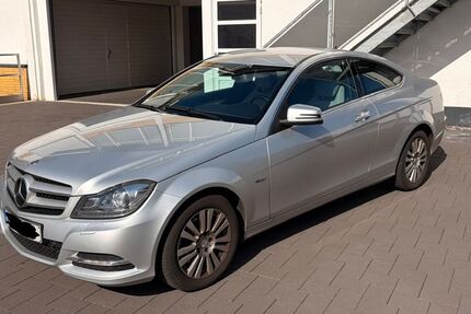 Mercedes-Benz C 250 84.000 km 11.890 &euro; Köln 50668