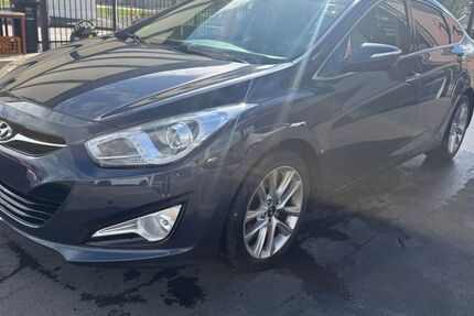 Hyundai i40 203.000 km 4.799 &euro; Euskirchen 53879