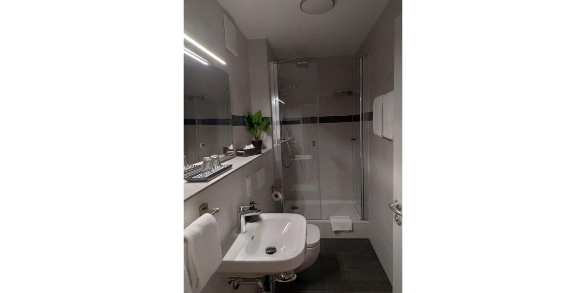 Verkauf eines kleinen Hotel garni in Köln voll genehmigter Beherbergungsbetrieb mit 8 Betten 4 Zimmern, studentisches Wohnen denkbar - Gewerbeobjekt Köln Mülheim | Angebot:22794810