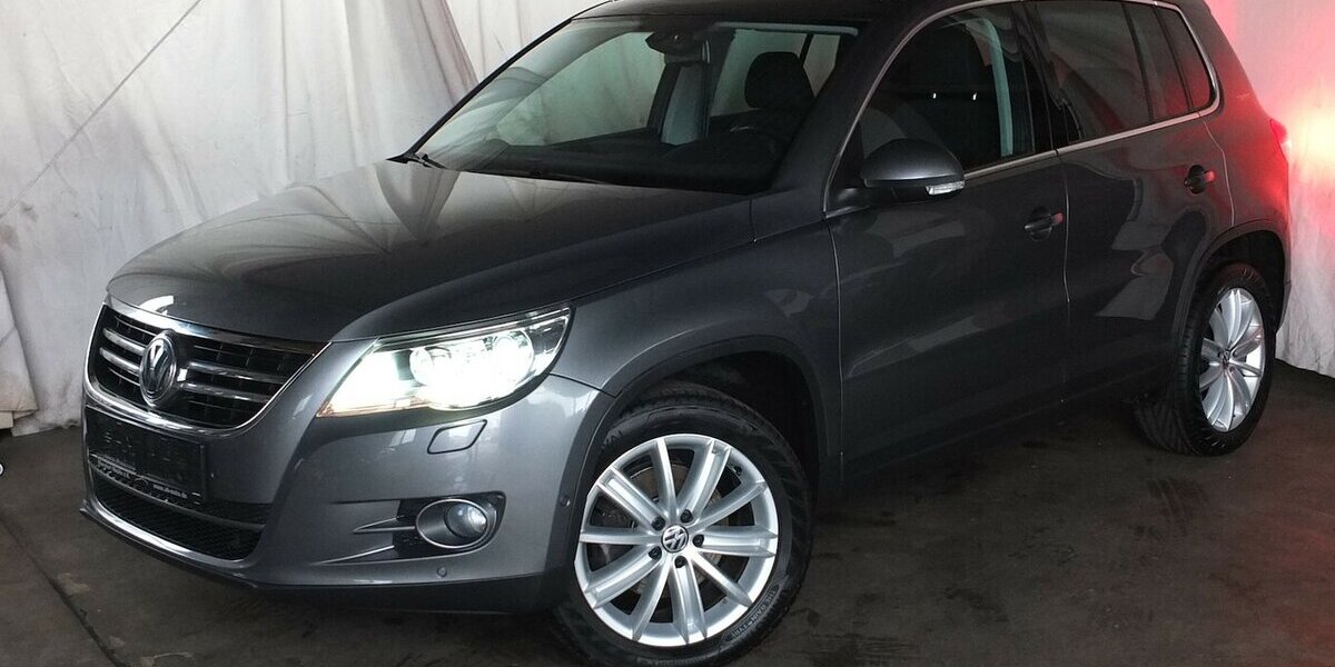 VW Tiguan TEAM orig.ATM ca 52 tkm XENON AHK PARKPILOT 112.432 km 9.698 &euro; Köln 50858