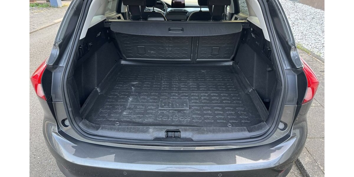 Ford Focus Navi+Temp+Sitzh+Spurh+CarPlay+6xServ+1H+E6 93.000 km 11.250 &euro; Erftstadt 50374